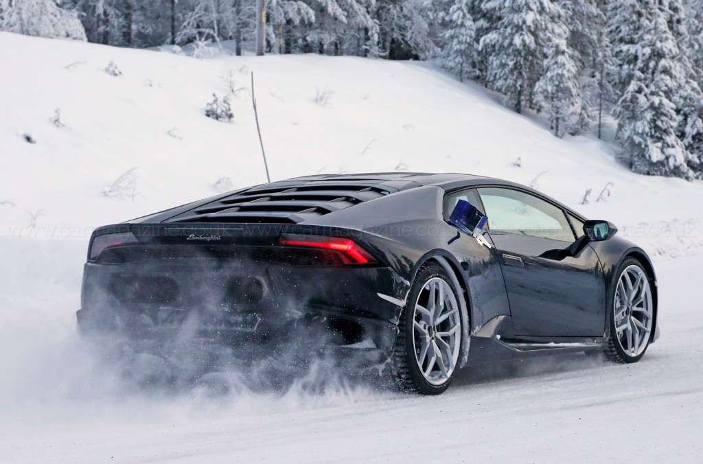 Lamborghini Huracan Superleggera spotted in the snow-3
