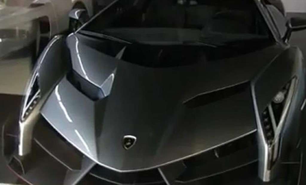 Lamborghini Veneno for sale- Red