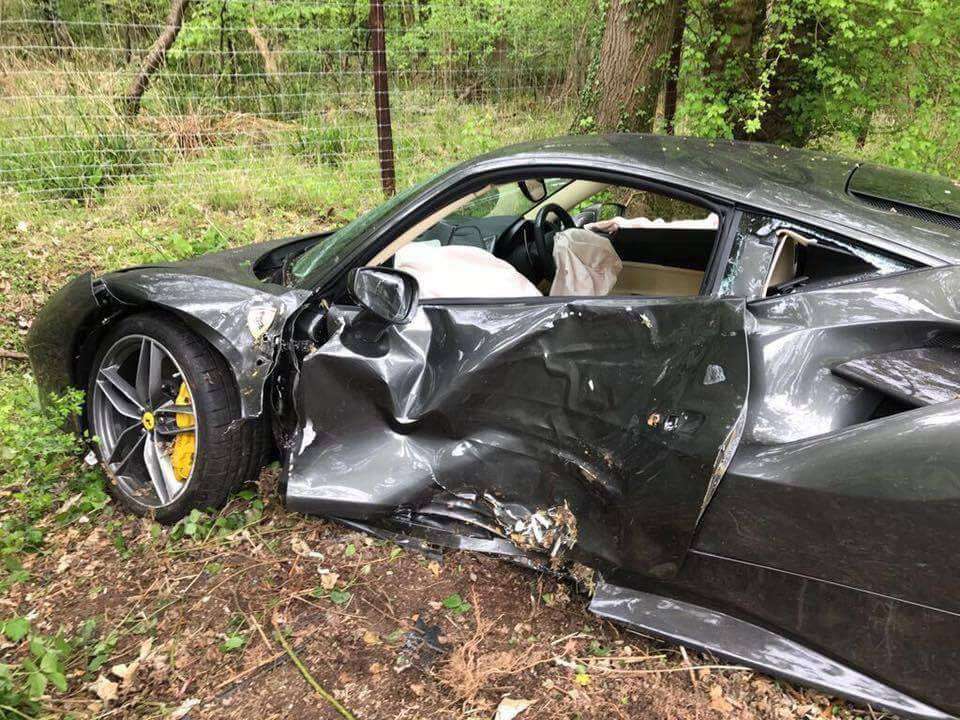 Ferrari 488GTB crashed in the UK-2