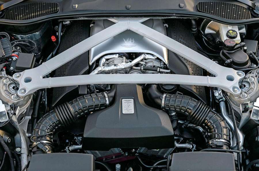 Aston Martin DB11-AMG V8-13