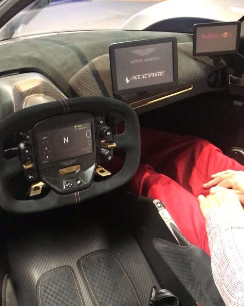 Aston Martin Valkyrie-interior-cockpit