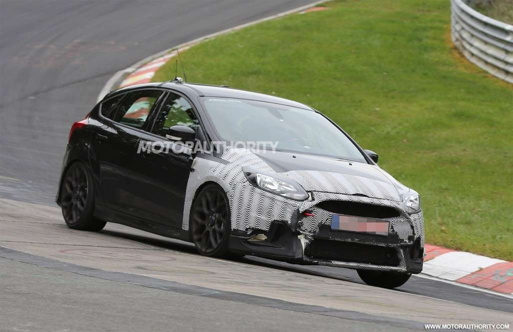 2016 Ford Focus RS front angle image