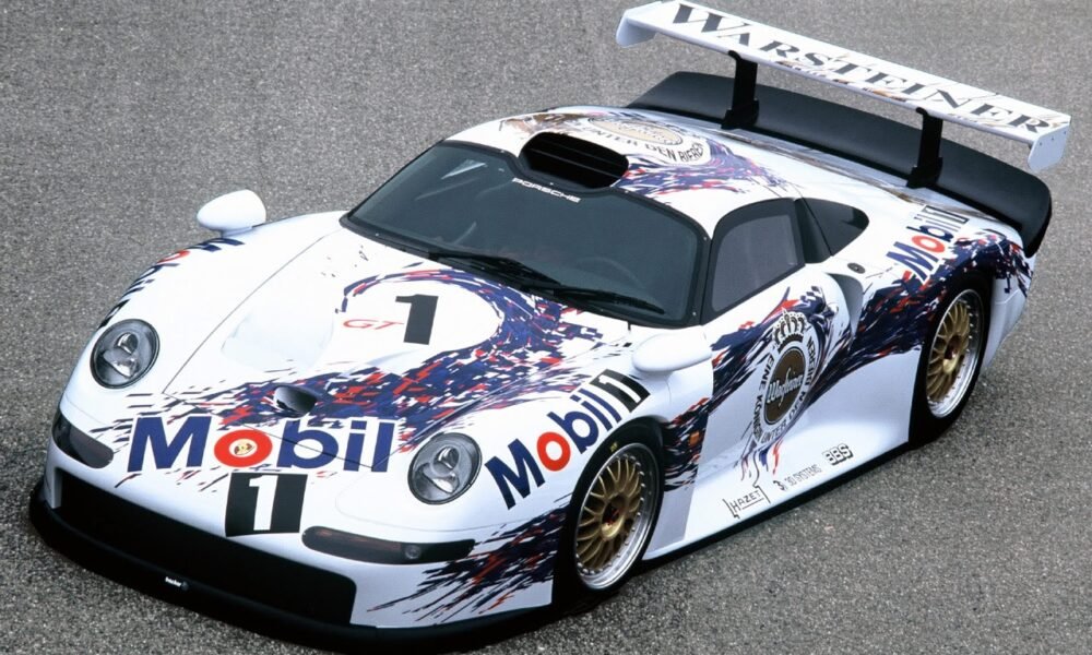 BBR ポルシェ911 GT1 ポルシェ 911として初めて水冷式ミドシップエンジンを搭載！革新的だっ