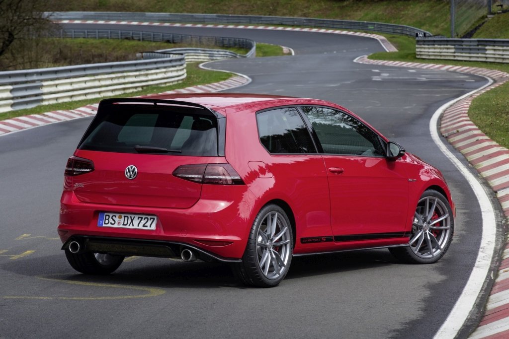 VW Golf GTI Clubsport S- FWD Nurburgring Record-5