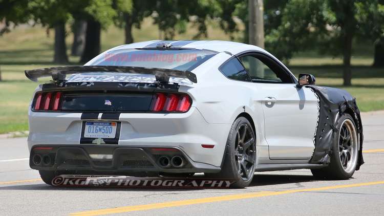 Ford Shelby Mustang GT500 spy shots-5
