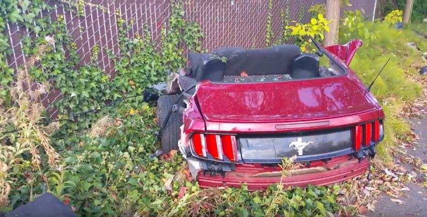  Accidentes de Ford Mustang;  Se divide por la mitad en el impacto