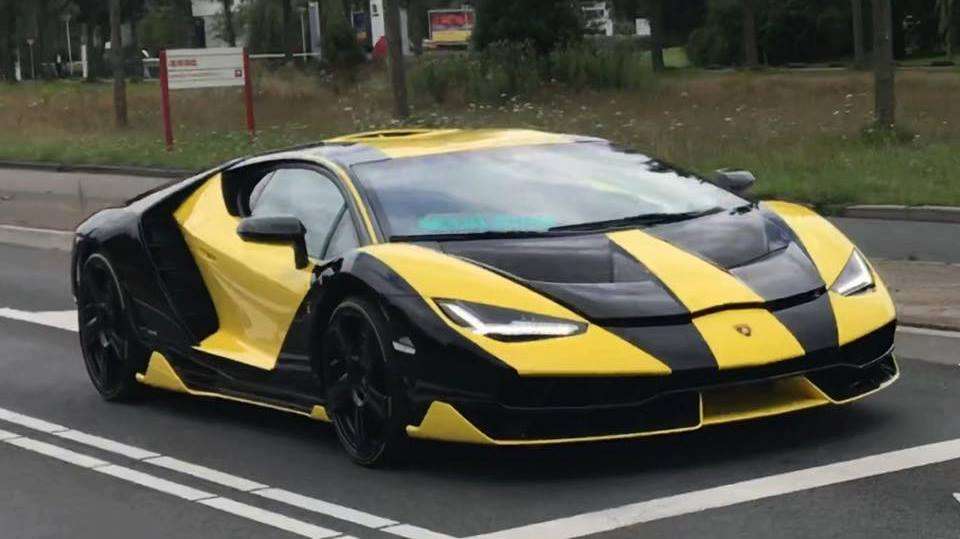 Dutch Lamborghini Centenario-Yellow-Black-Spec-3