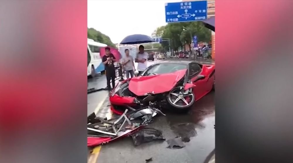 Ferrari 458 Italia-China-Crash
