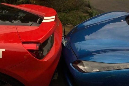 Deliveryman-crashes-into-Ferrari-s-in-Taiwan-03