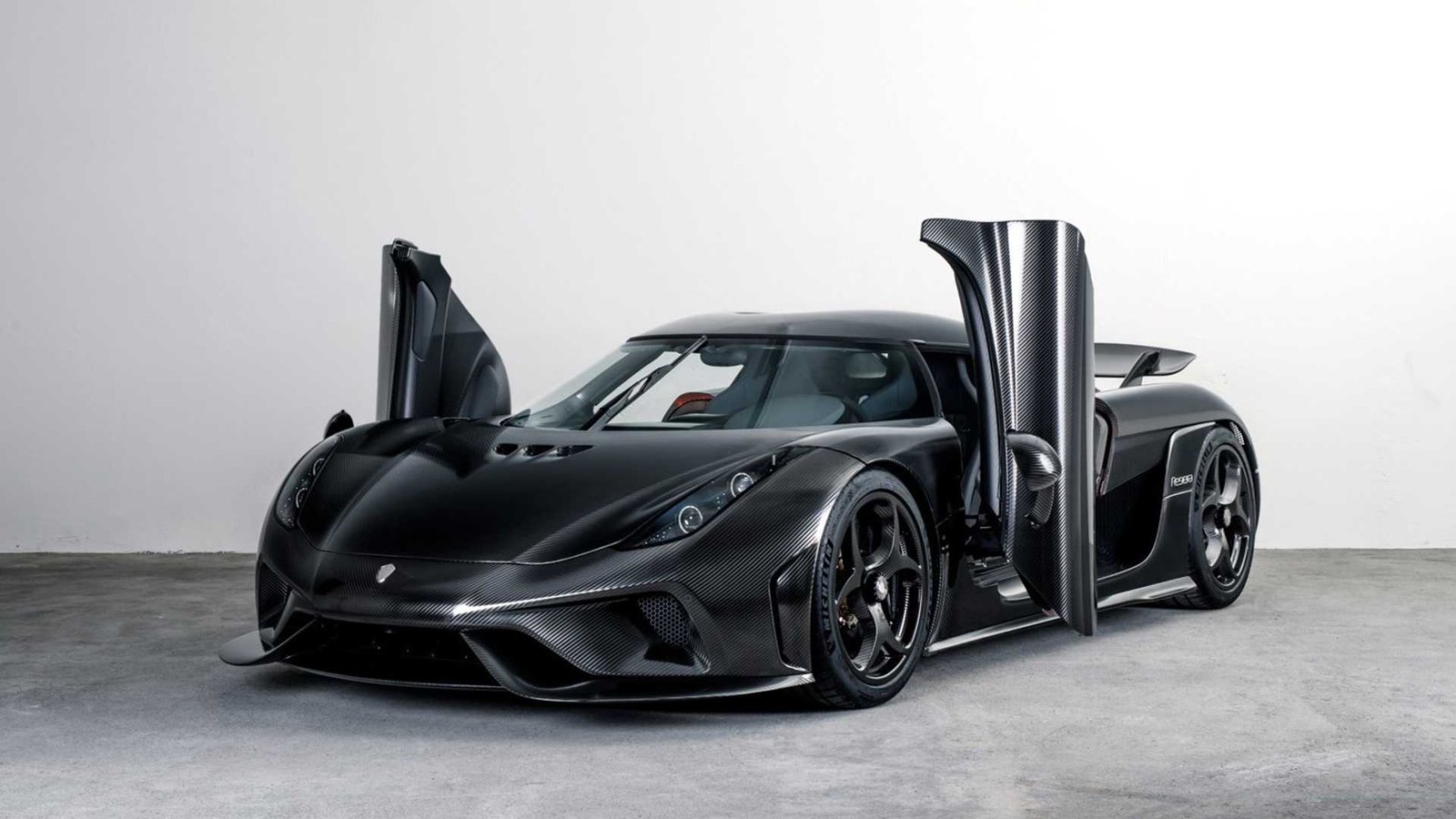 Koenigsegg Builds Its First Ever Regera With Naked Carbon The