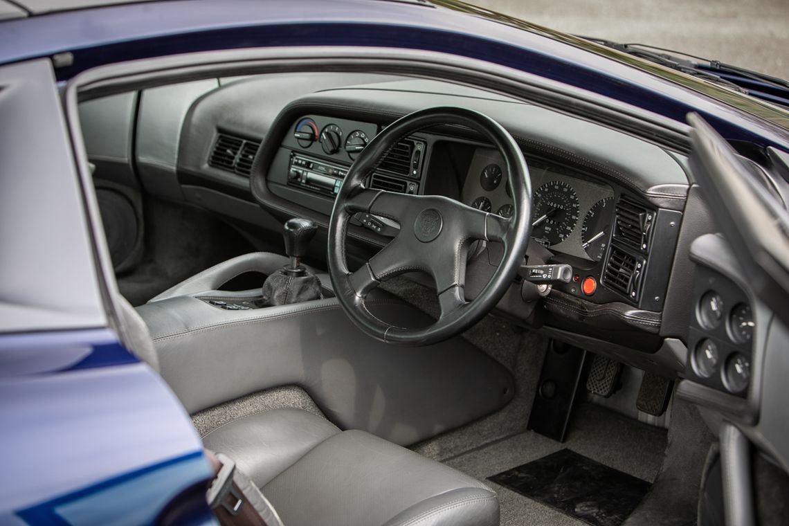 Jaguar XJ220-Blue-Silverstone Auction-2