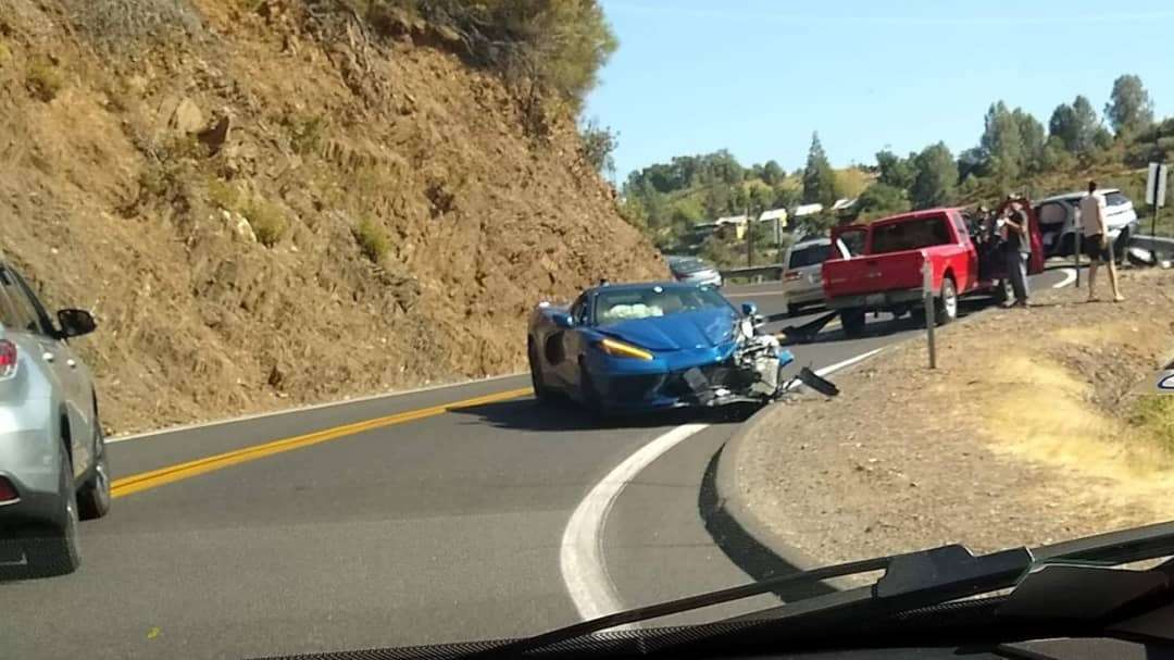 2020 Chevrolet Corvete C8 mid-engined-crash-California