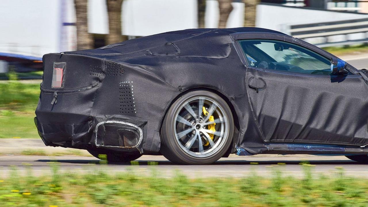 ferrari-812-gto-spy-photos-tail-view