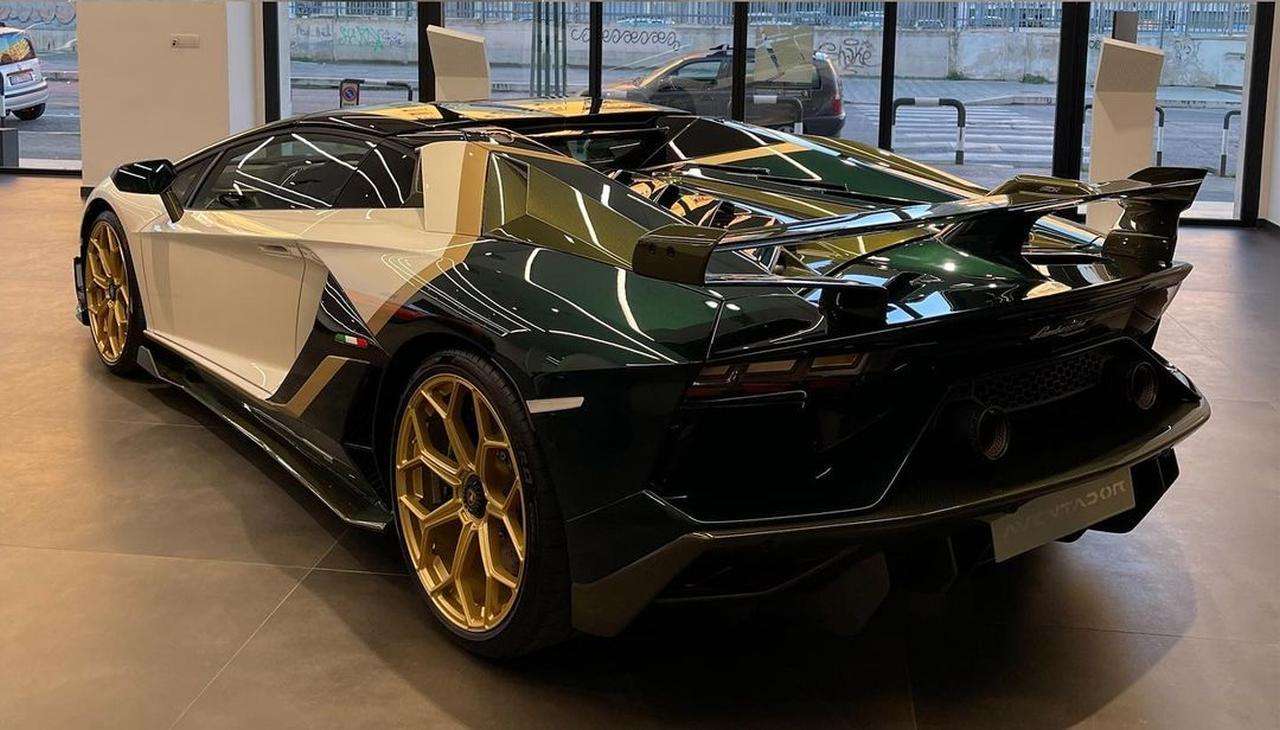 Lamborghini Aventador SVJ-dual-tone-spec-2