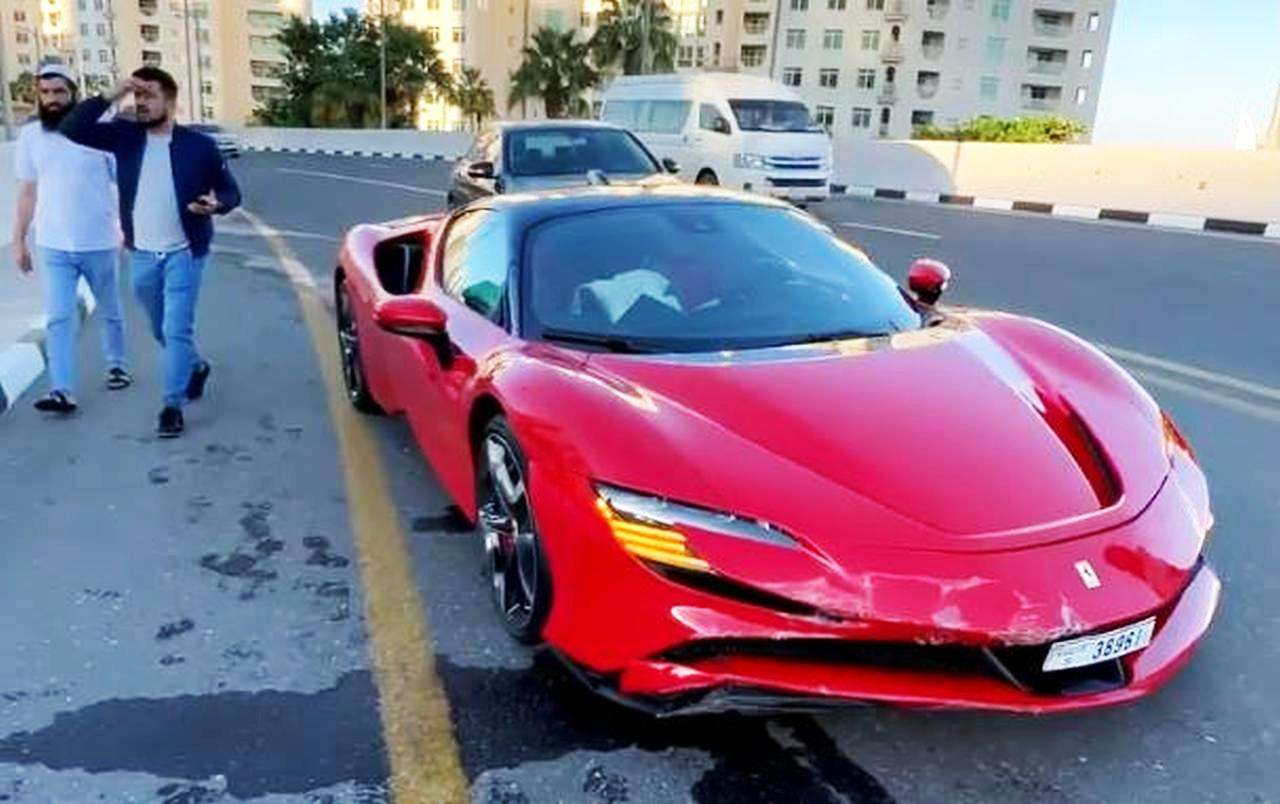 Ferrari SF90 Stradale-crash-Dubai-1