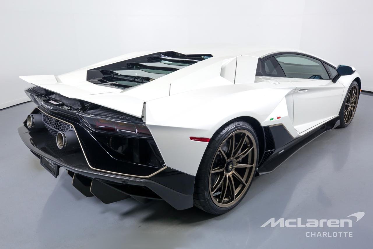 Used-2022-LAMBORGHINI-AVENTADOR-ULTIMAE-3