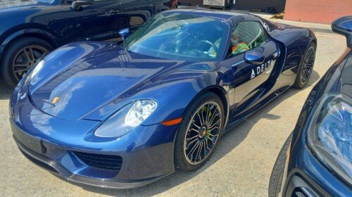 Porsche 918 Spyder used as Runway Taxi by Delta - The Supercar Blog