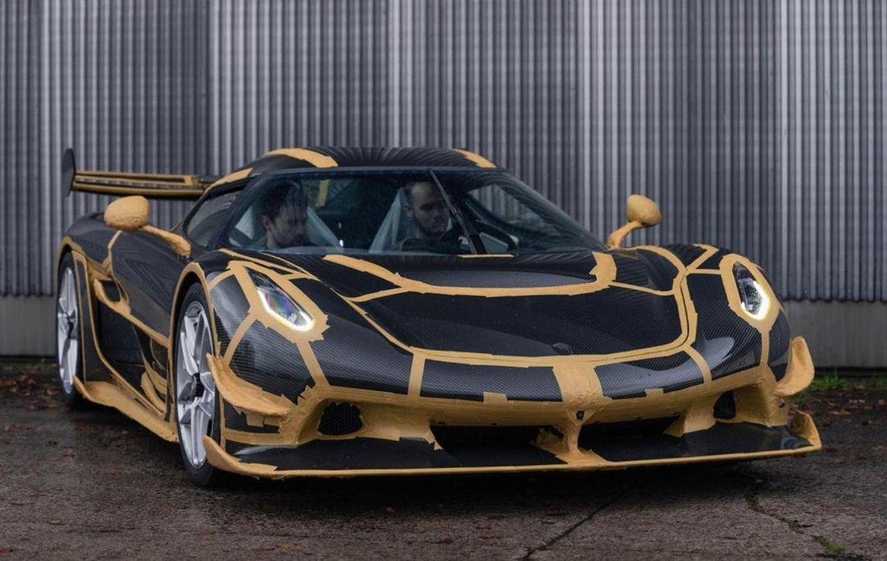 Koenigsegg Jesko Odin Gold-Carbon-first images-5