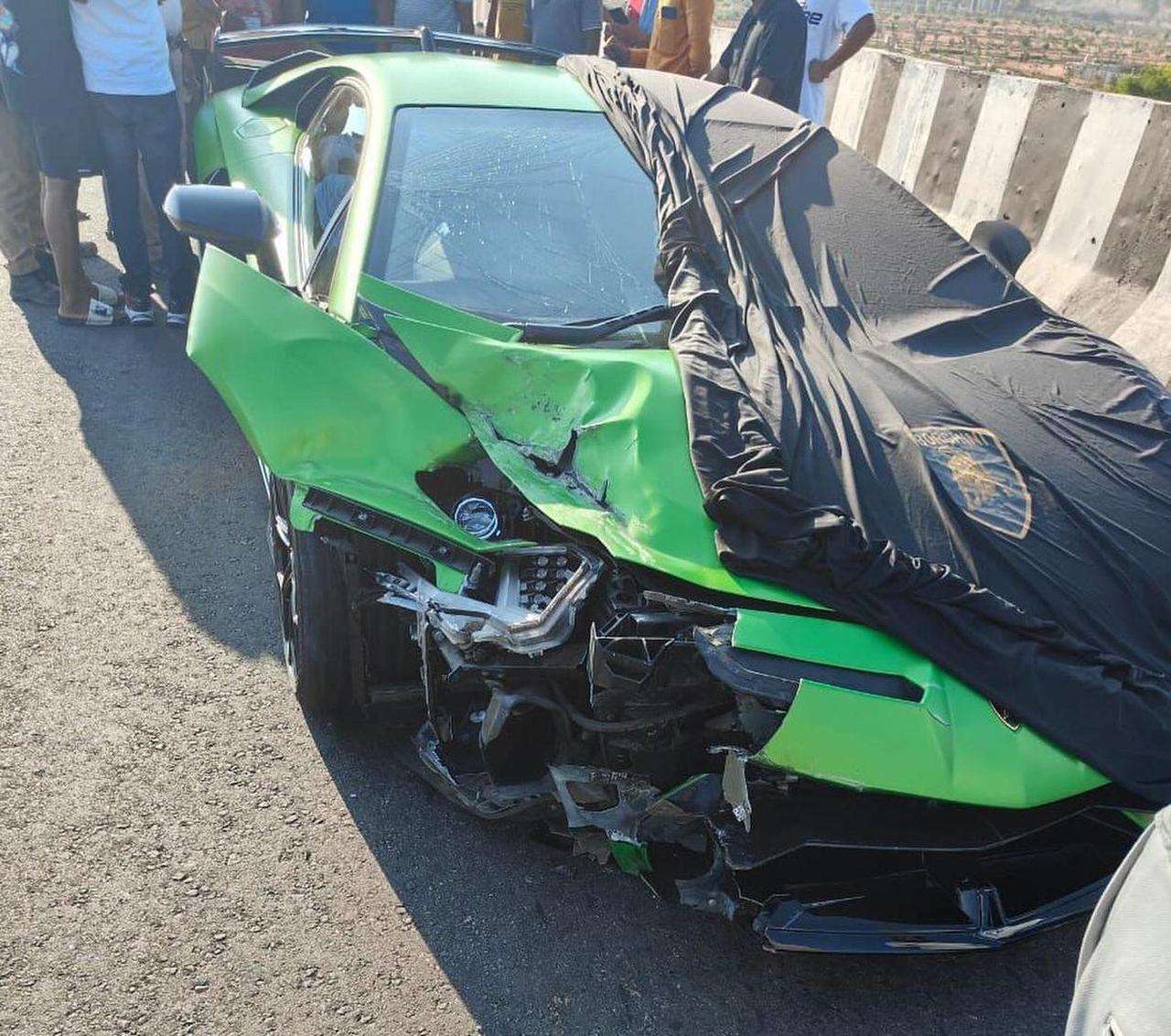 Lamborghini Aventador SVJ crash-bangalore-India (2)