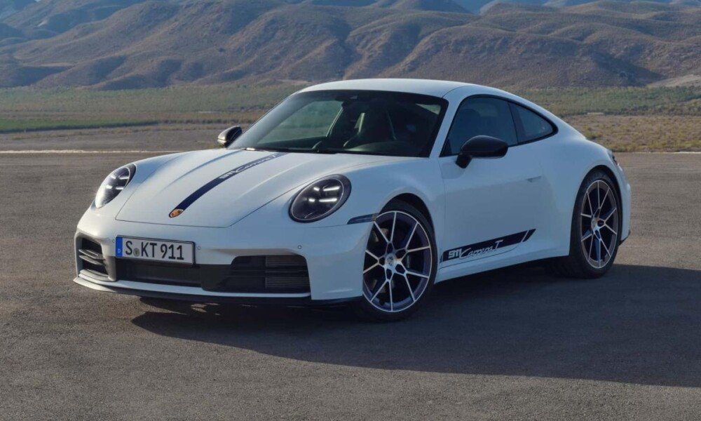 2025 Porsche 911 Carrera T with a 6-speed manual is a pure driver’s car 2025 Porsche 911 Carrera T with a 6-speed manual is a pure driver’s car