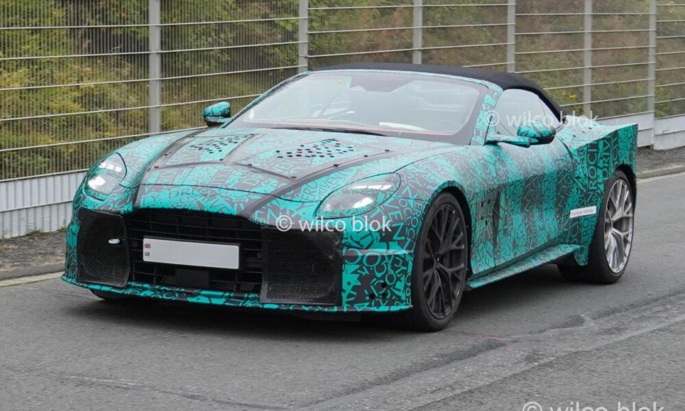 Aston Martin Vanquish Volante spied for the first time Aston Martin Vanquish Volante spied for the first time