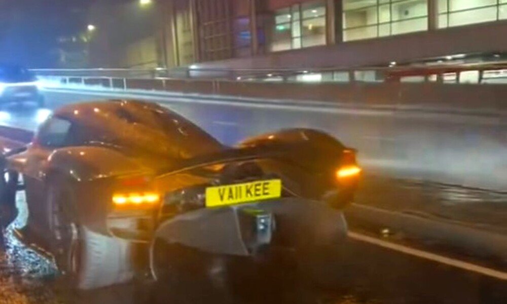  million Aston Martin Valkyrie breaks down on a rainy evening in London