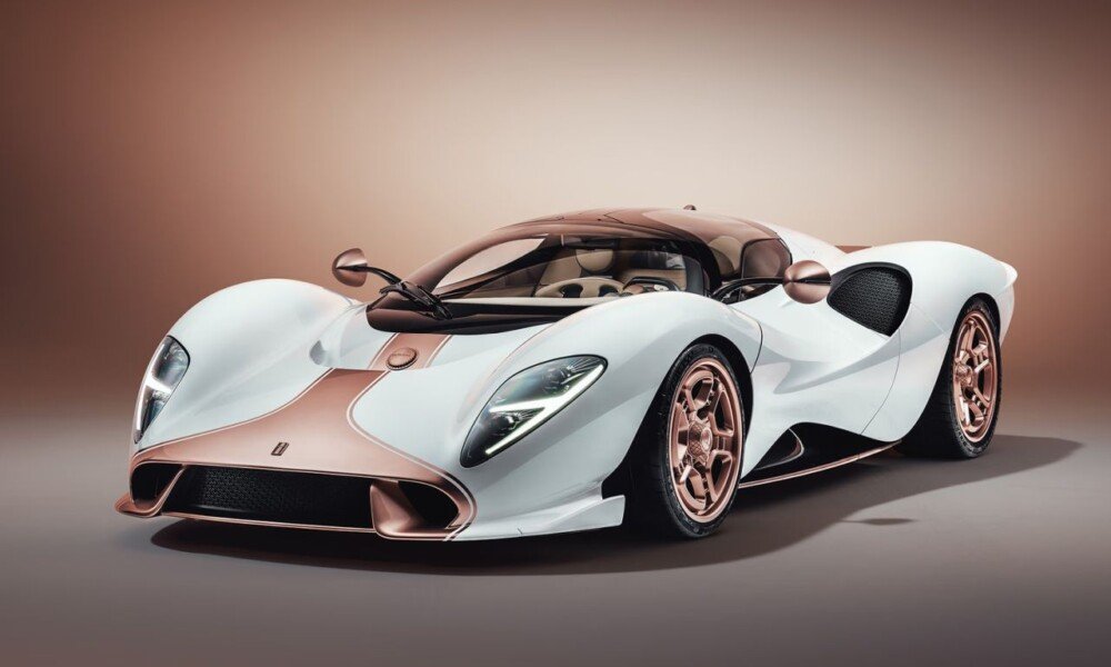 Production-spec De Tomaso P72 debuts with a 700 hp V8 engine