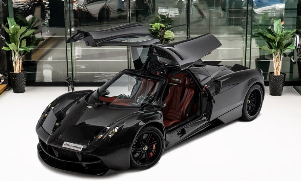 One-off Pagani Huayra Carbon Edition for sale at .4 million
