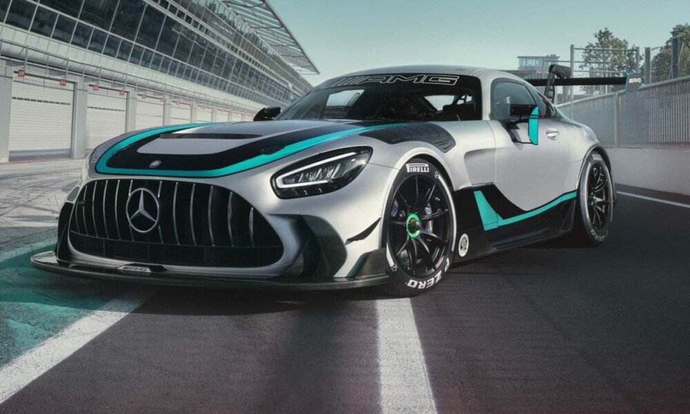 Mercedes-AMG debuts 818 hp GT2 Edition W16 customer racing car