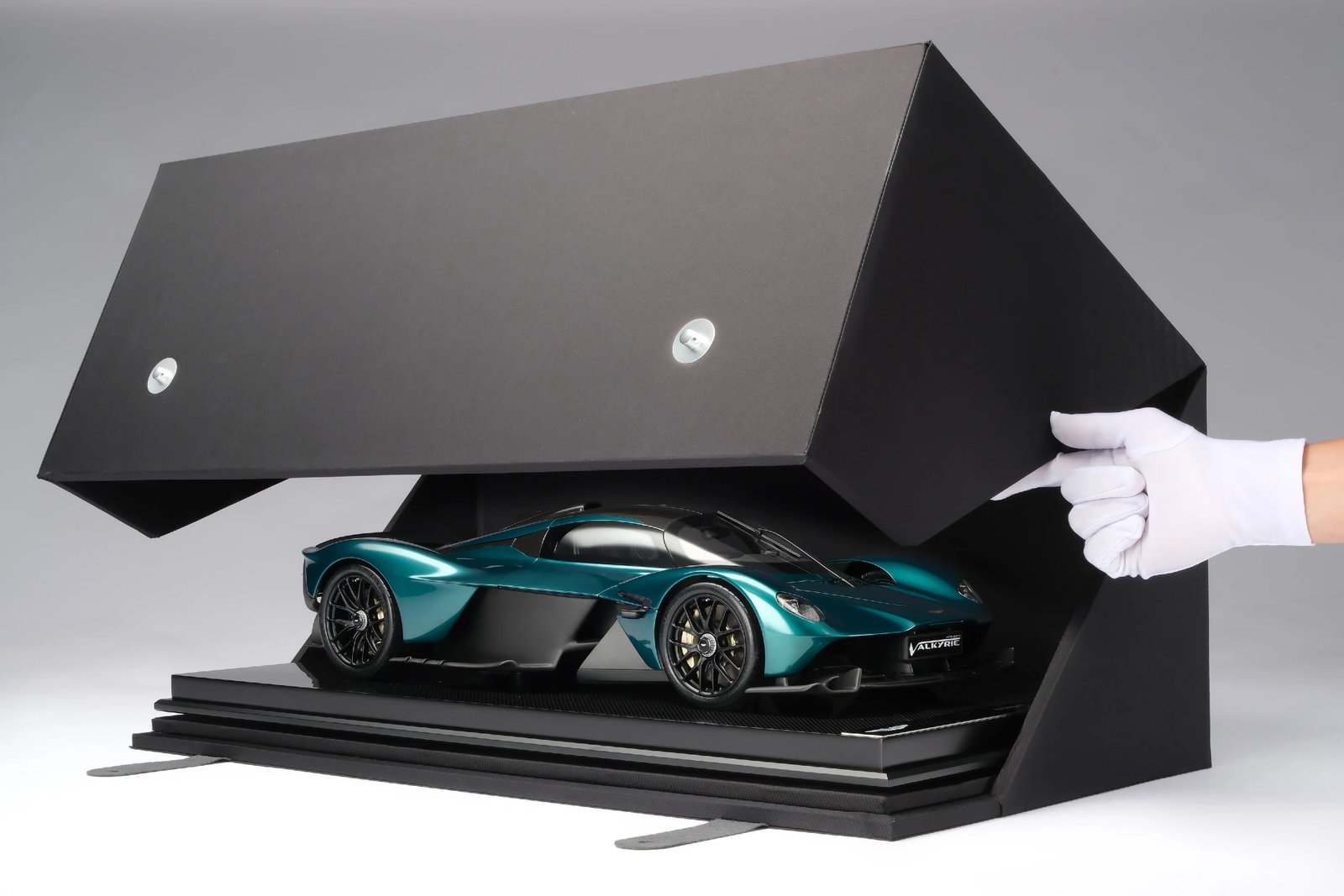 aston-martin-valkyrie-scale-model
