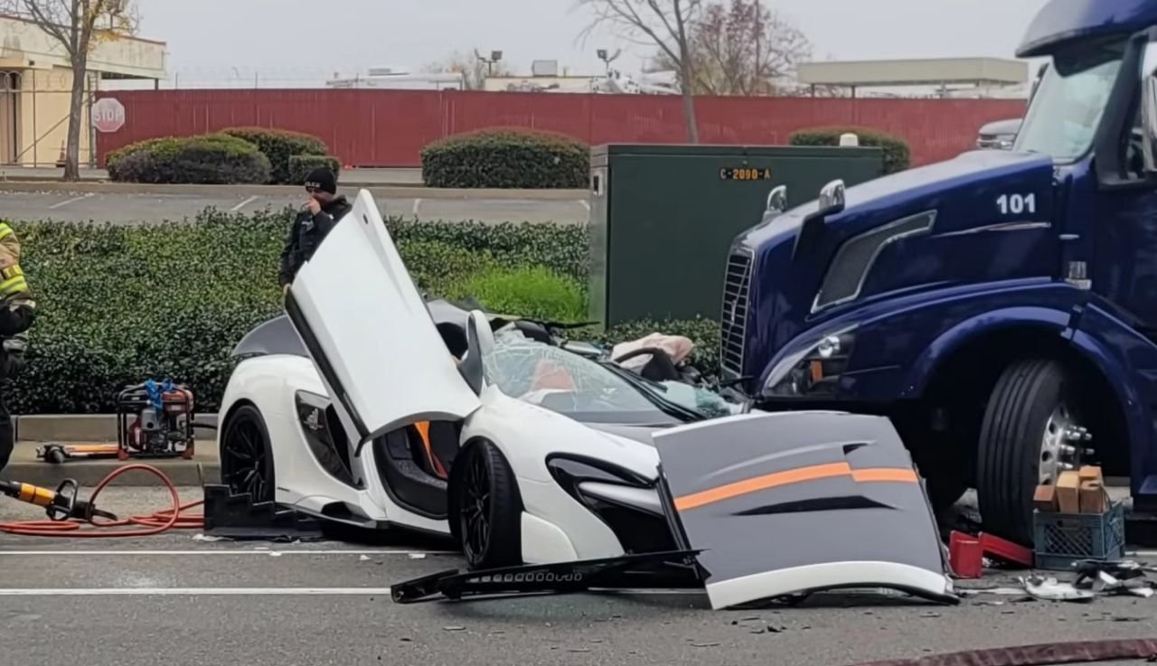 McLaren 675LT crash-cars and coffee