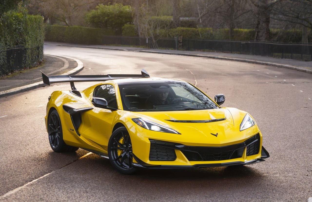 Corvette ZR1 - Yellow - 1st in Europe - Clive Sutton (9)