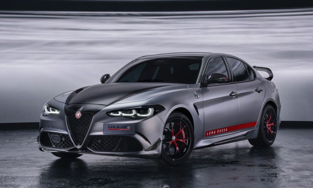 Alfa Romeo debuts limited-edition Giulia Quadrifoglio Luna Rossa super sedan