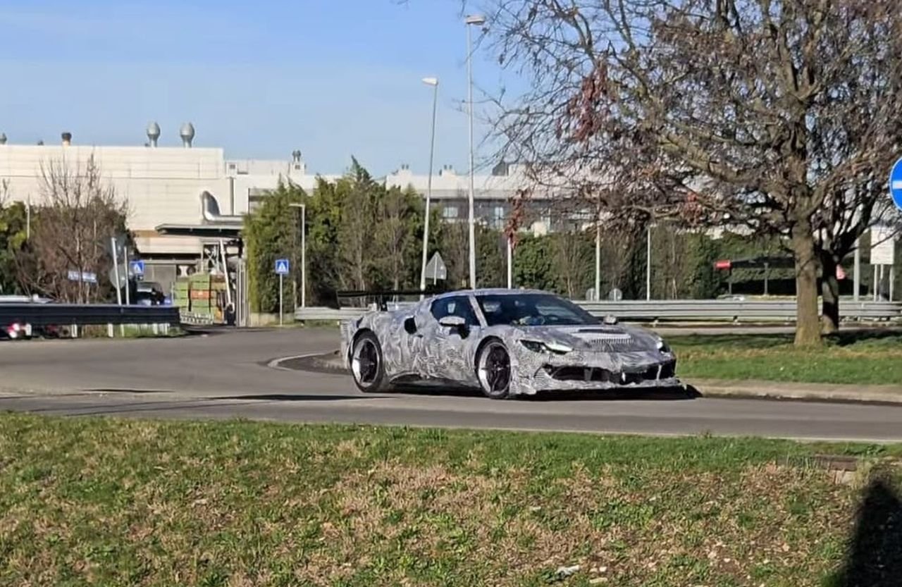 Ferrari 296 Challenge Stradale-spy-images-2