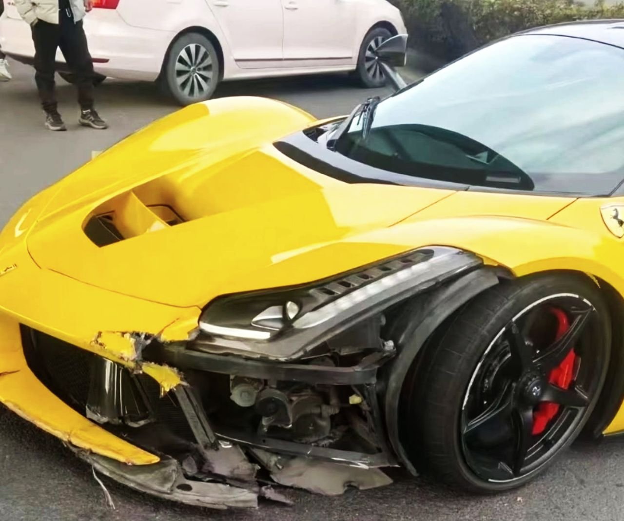 LaFerrari crash China