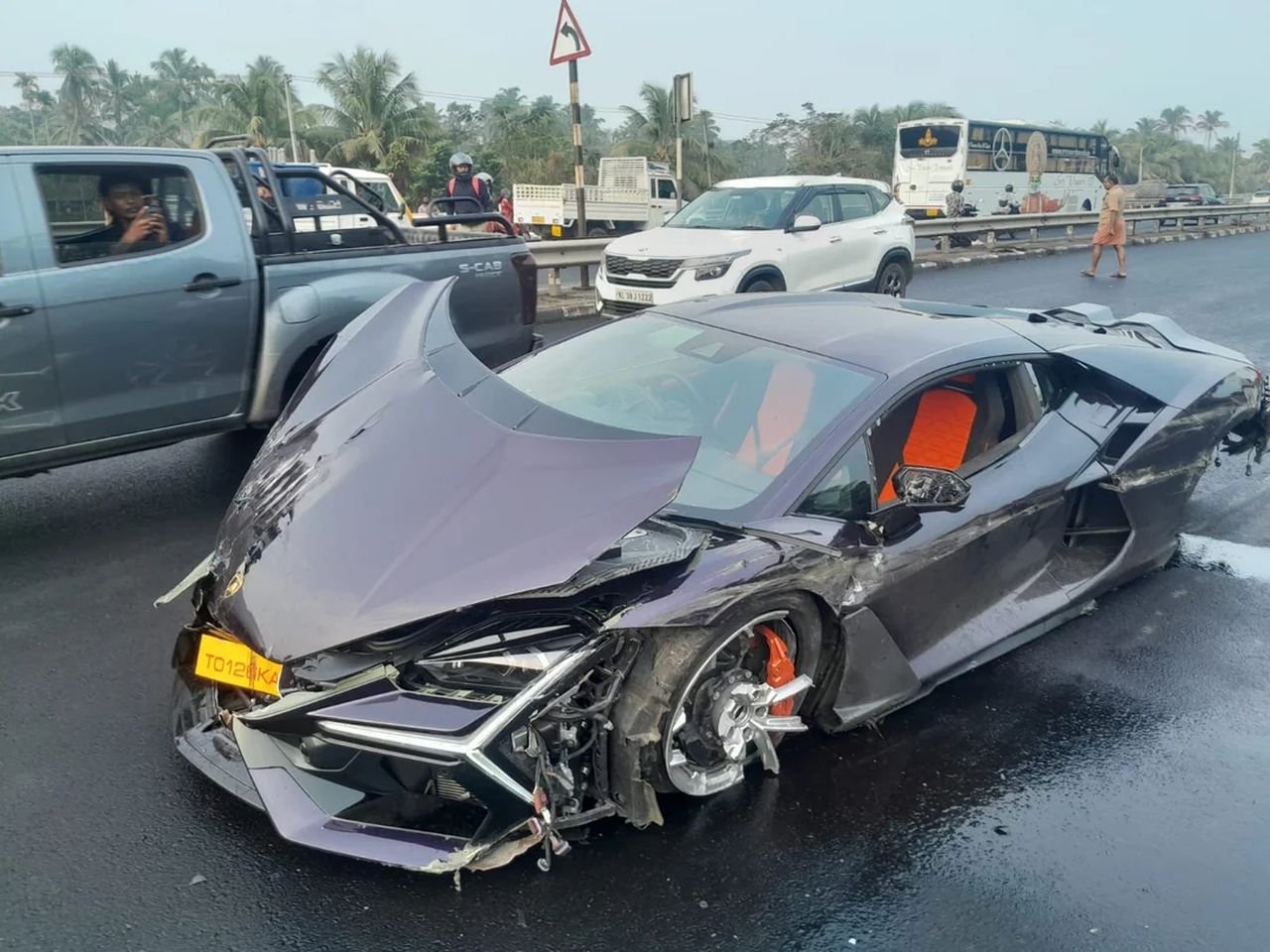 Lamborghini Revuelto crash Kerala-India-1