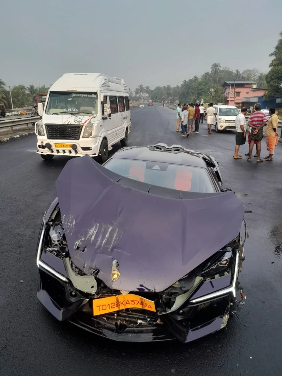 Lamborghini Revuelto crash Kerala-India-3