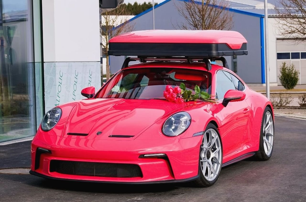 Porsche 911 ST with roof tent-1