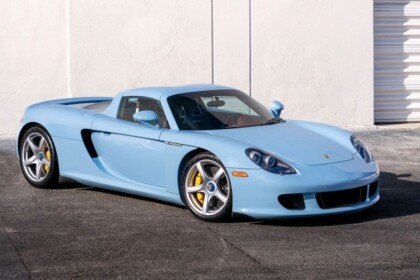 porsche-carrera-gt-gulf blue-auction-1