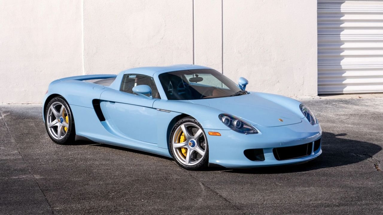 porsche-carrera-gt-gulf blue-auction-1