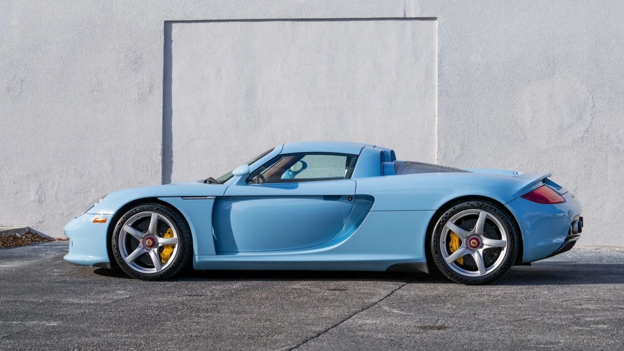 porsche-carrera-gt-gulf blue-auction-3