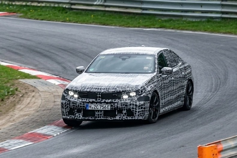 2027 bmw m5 facelift spy shot at nurburgring