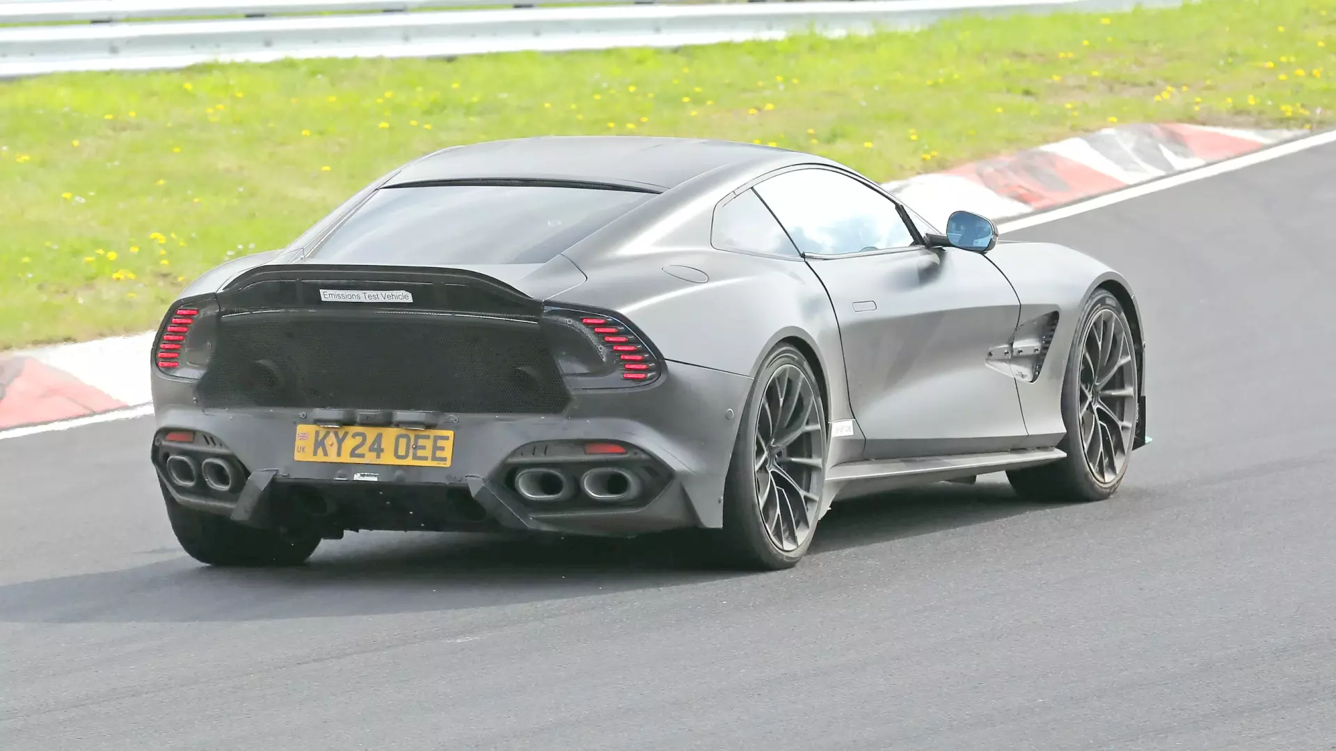 Aston Martin Vanquish facelift spied (1)