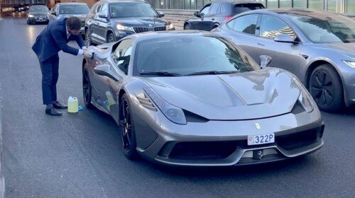 Ferrari 458 Speciale runs out of petrol in Monaco