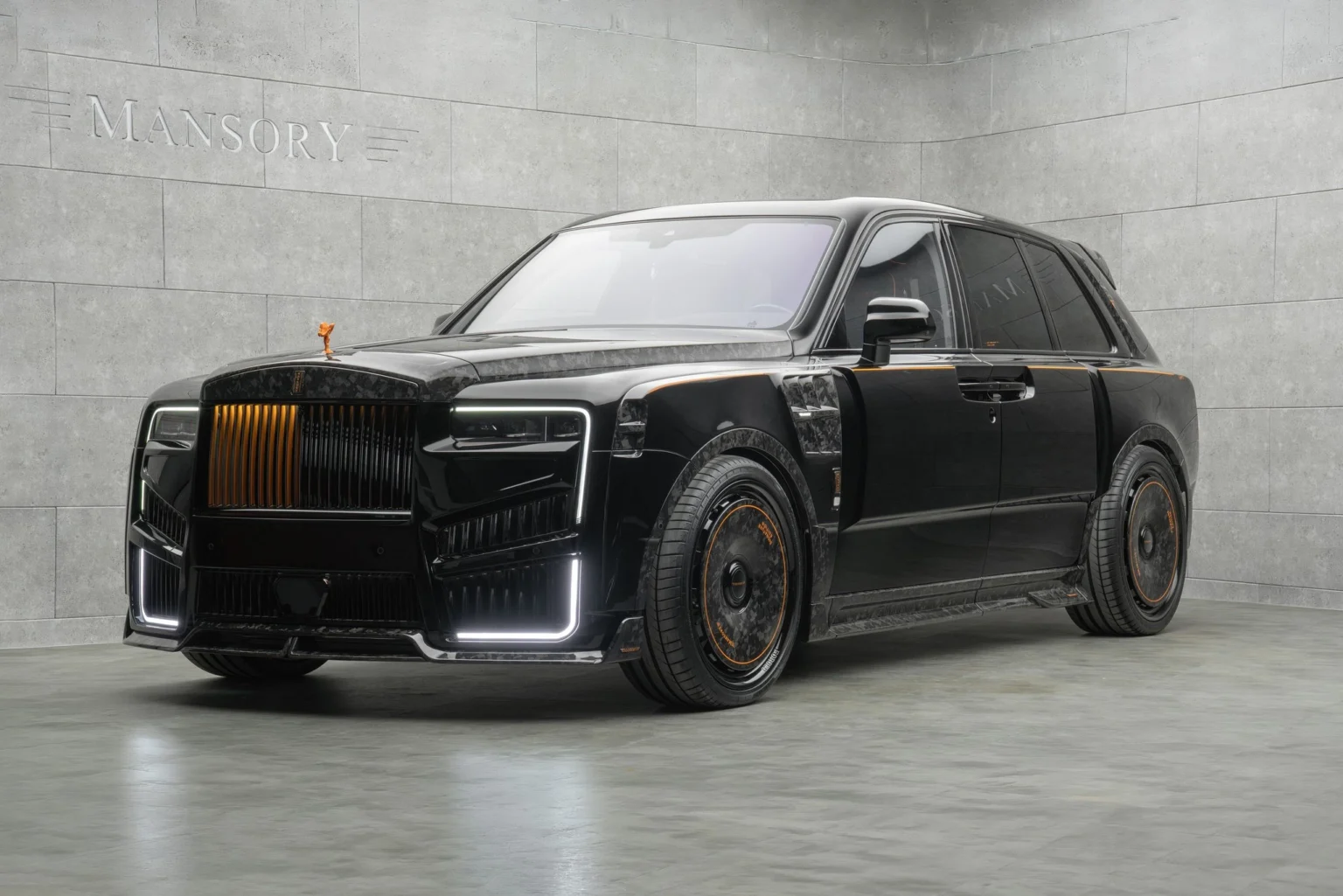 Mansory Emperor Signature Rolls-Royce Cullinan black badge