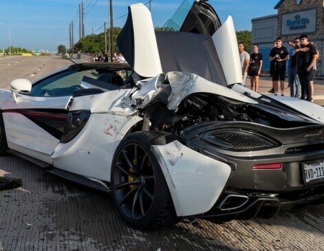McLaren 570S Spider crash-1