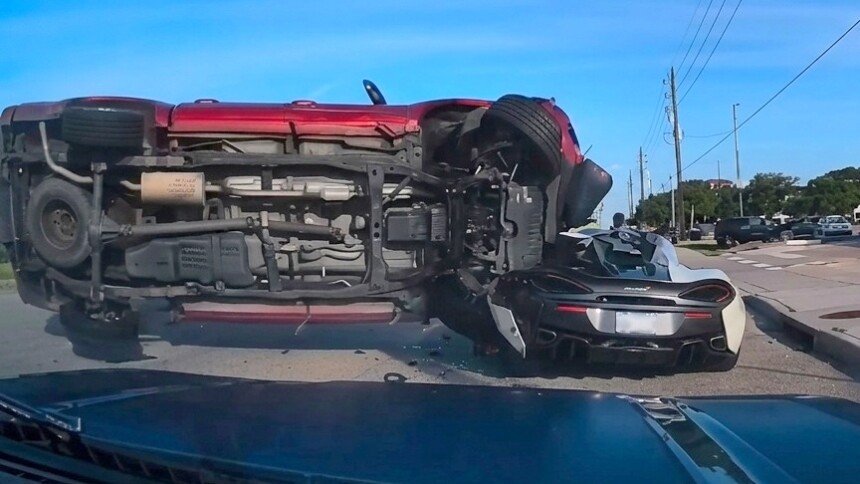 McLaren 570S Spider crash