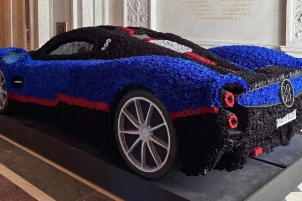 Pagani Utopia made of flowers (2)