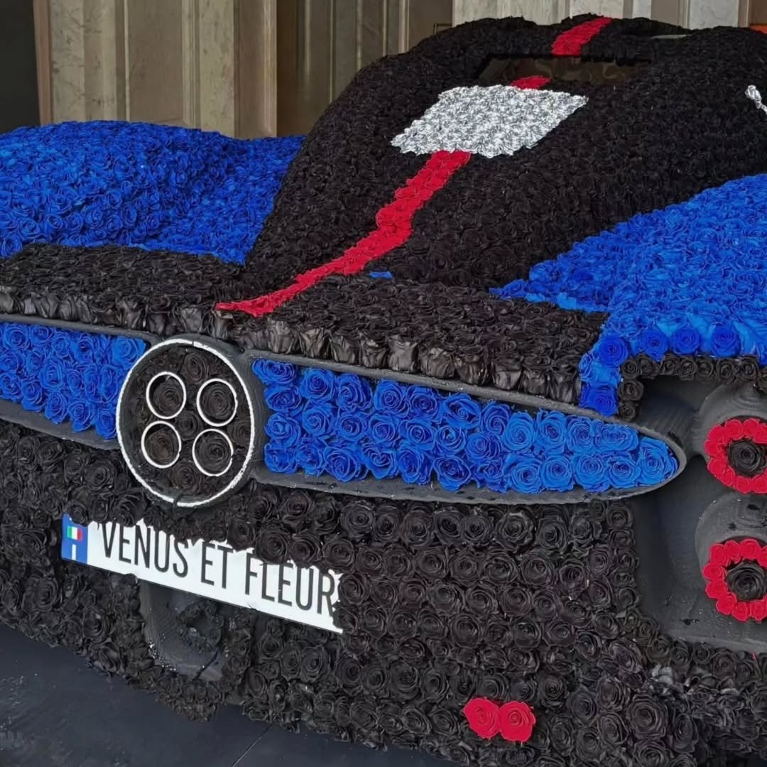 Pagani Utopia made of flowers (2)