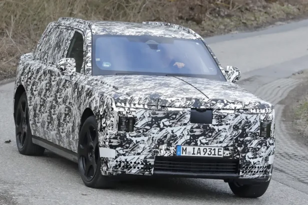 Rolls-Royce electric SUV spy shot-front quarter